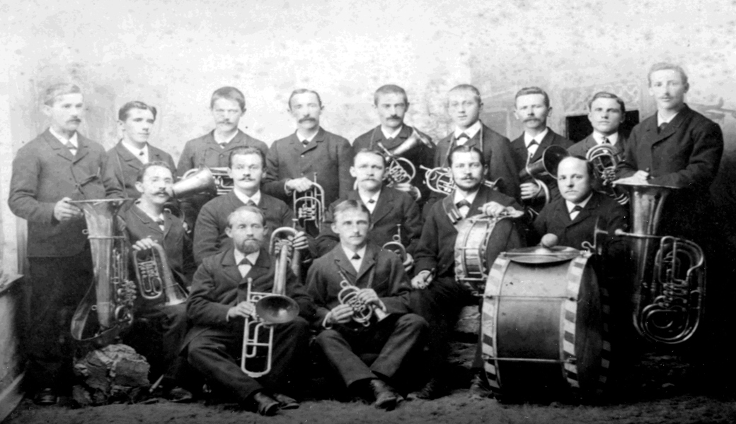 Die Bürgermusik Gams im Jahre 1891 noch in einfacher Kleidung.