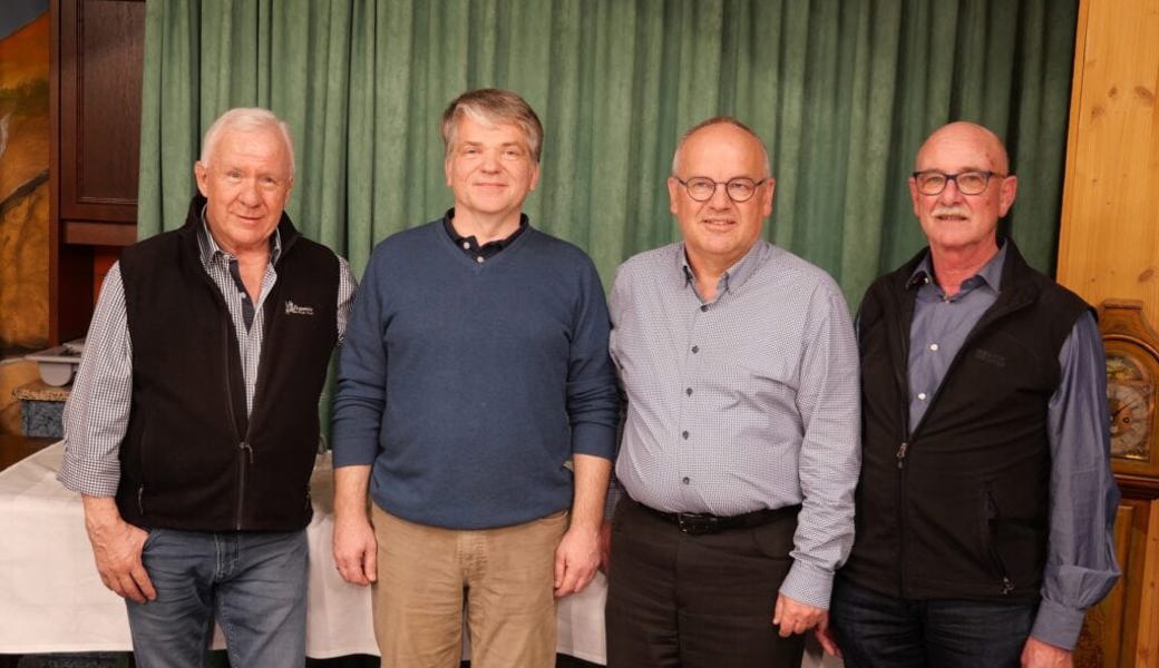  Ein Jubilar und drei neue Mitglieder beim Männerchor Grabs: (von rechts) Leo Gschwend (30 Jahre Mitglied), sowie die Neumitglieder Moritz Häfliger, Wilfried Hauser, Sämi Schmitter. 