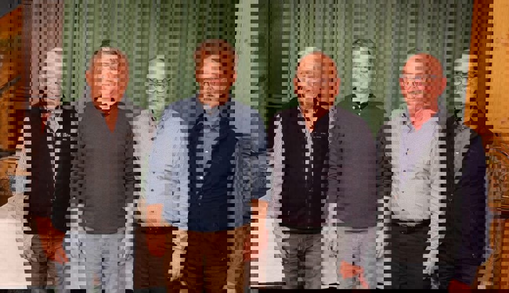  Ein Jubilar und drei neue Mitglieder beim Männerchor Grabs: (von rechts) Leo Gschwend (30 Jahre Mitglied), sowie die Neumitglieder Moritz Häfliger, Wilfried Hauser, Sämi Schmitter. 