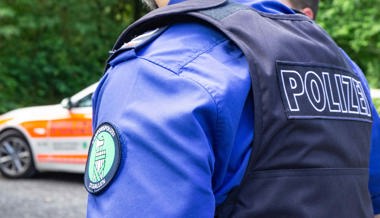 89-jähriger Mann in eigenem Haus ausgeraubt: Polizei sucht Zeugen