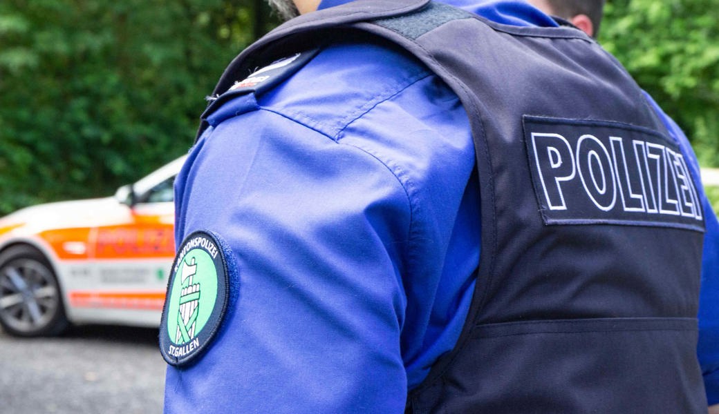 89-jähriger Mann in eigenem Haus ausgeraubt: Polizei sucht Zeugen