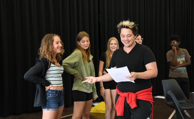 Mit dem Idol auf der Bühne beim Musical-Workshop