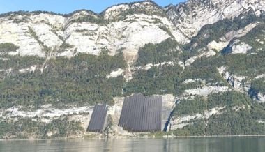 Die Solaranlage im Steinbruch am Walensee ist lokal umstritten
