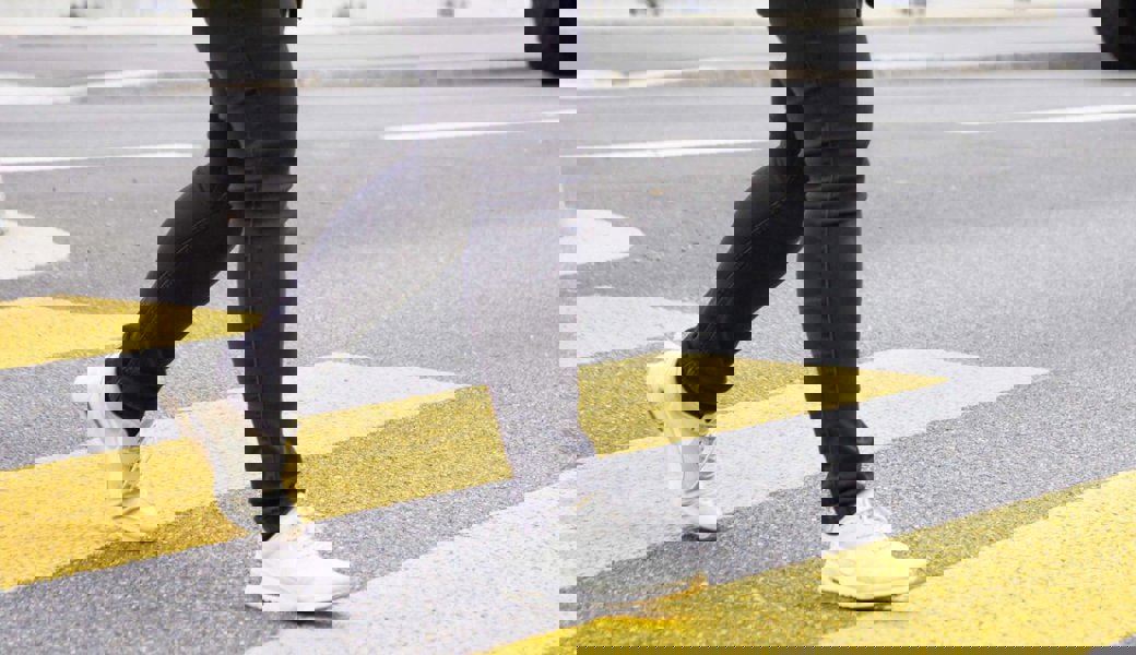  Symbolbild Fussgänger