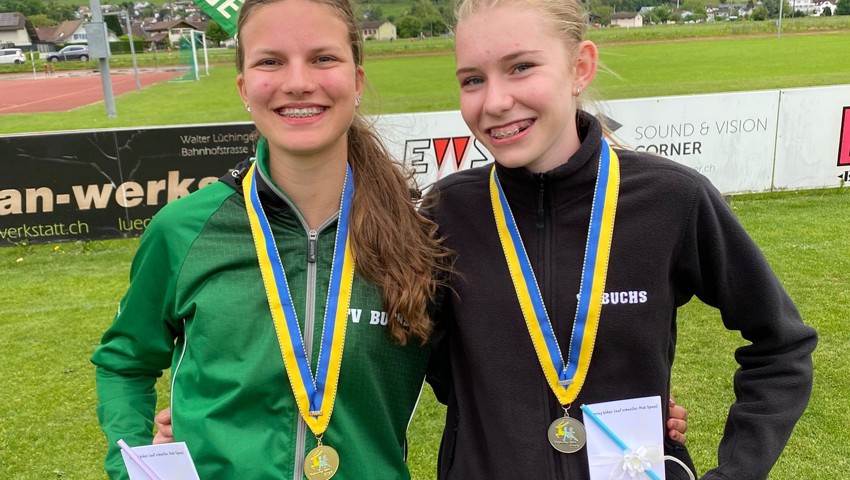 Medaillengewinnerinnen Kategorie U18 (von links): Joyce Eggenberger holt Gold, Olivia Leeser sichert sich Silber.