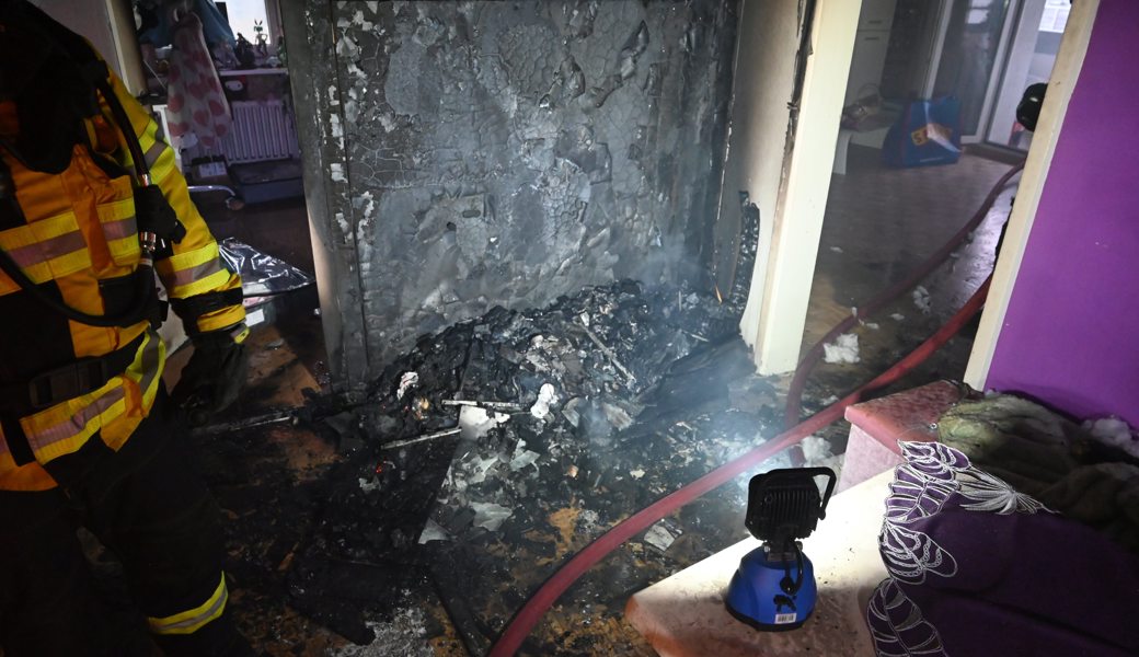 Die Wohnung ist nach dem Brand unbewohnbar.