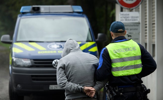 Drogengeldkurier wollte 300’000 Euro über die Grenze schmuggeln: Haftstrafe bestätigt