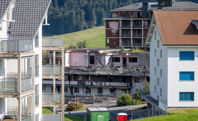 Anwohner des abgebrannten Hotels Acker fordern baldigen Abriss