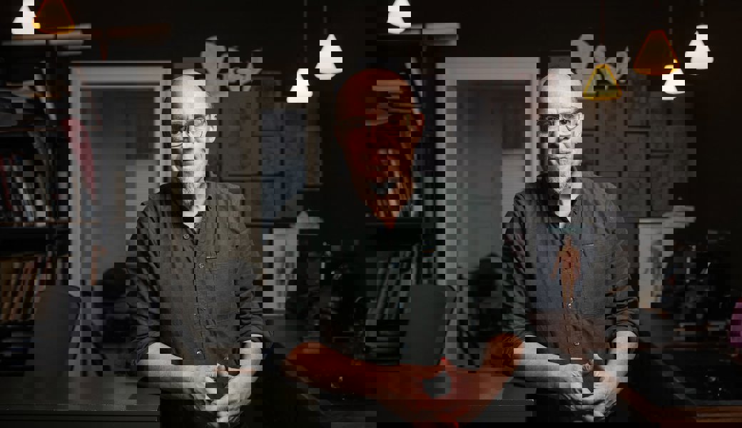 «Ich war süchtig nach Geschwindigkeit»: Tätowierer Pele Brunner in seinem Studio in St.Gallen. 