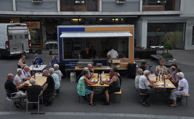 Redaktionswagen des W&O heute auf dem Löwenplatz