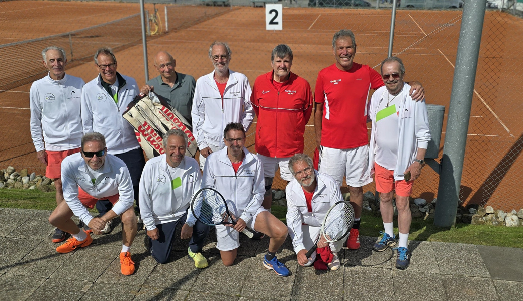 Familiäre Atmosphäre: Die NLA-Spieler von Wildhaus-Unterwasser und Nyon waren nur im Court Gegner.
