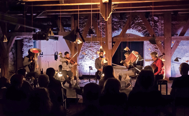 Pfeifend und schnaubend durchs Schloss Werdenberg