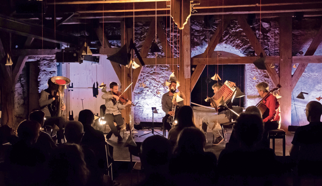 Die Musiker des Quartetto Loco bei ihrer Reise durch Schloss Werdenberg.