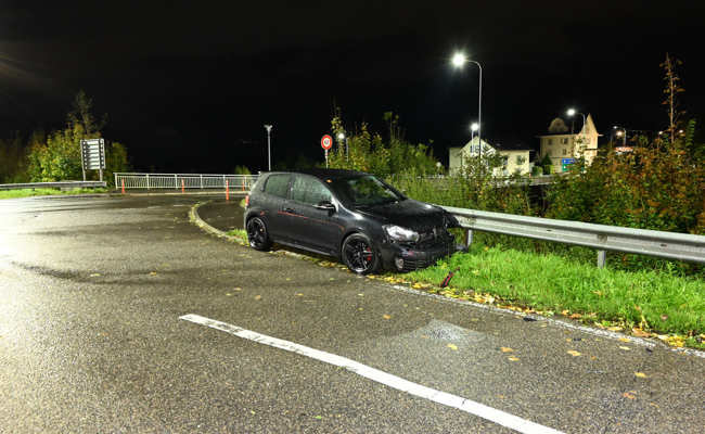 In fahrunfähigem Zustand in Leitplanke gekracht