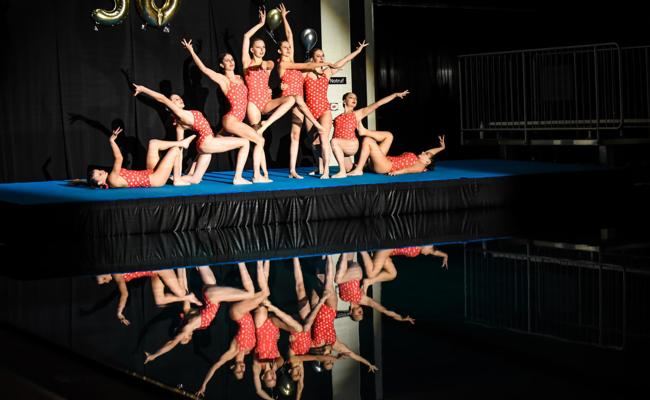Jubiläumsgala des SC Flös: Graziös, im Wasser und am Beckenrand