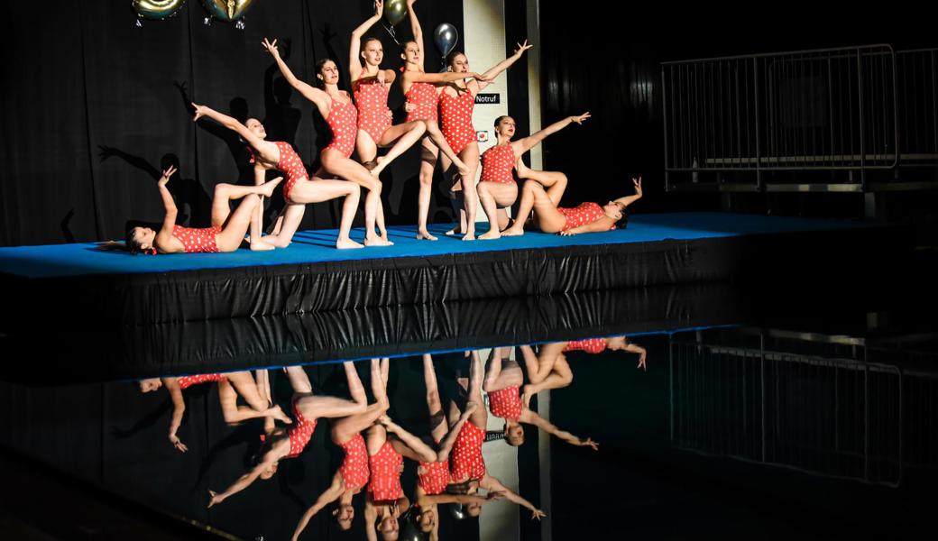 Jubiläumsgala des SC Flös: Graziös, im Wasser und am Beckenrand