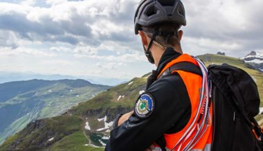 35-jährige Wanderin wurde in Vättis von Stein getroffen und stürzte rund 30 Meter ab