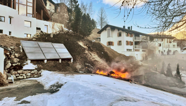 Motorflugzeug im Wohngebiet abgestürzt