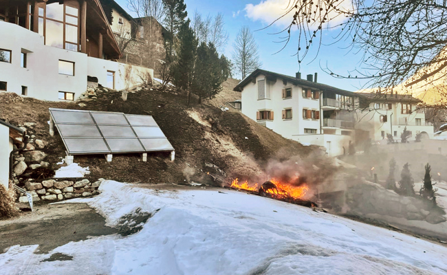 Motorflugzeug im Wohngebiet abgestürzt