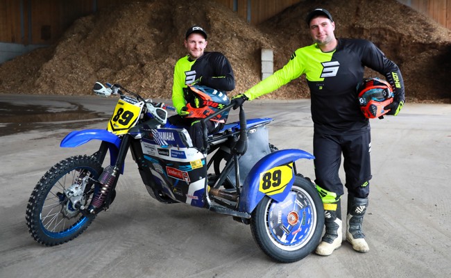 Seitenwagen-Duo: Vom Maisfeld direkt auf die Rennstrecke