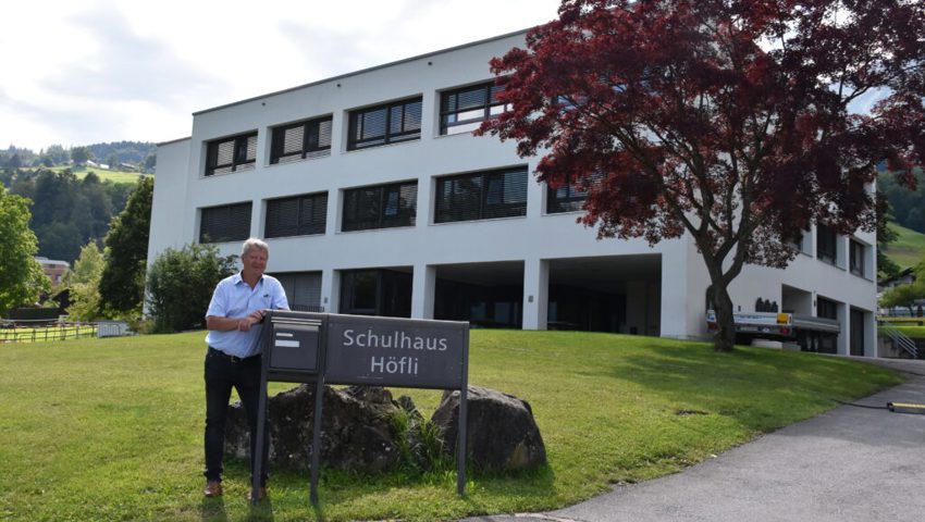  Urs Helbling war schon Lehrer in Gams, bevor das Schulhaus Höfli fertiggestellt wurde. 