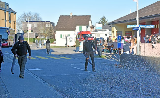 Nach Fasnachtsumzug: Rund 25 Kubikmeter Konfetti entsorgt