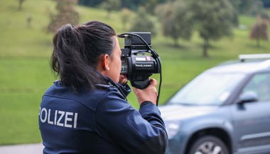 Mit 151 statt 80 km/h unterwegs: Polizei zieht Raser aus dem Verkehr