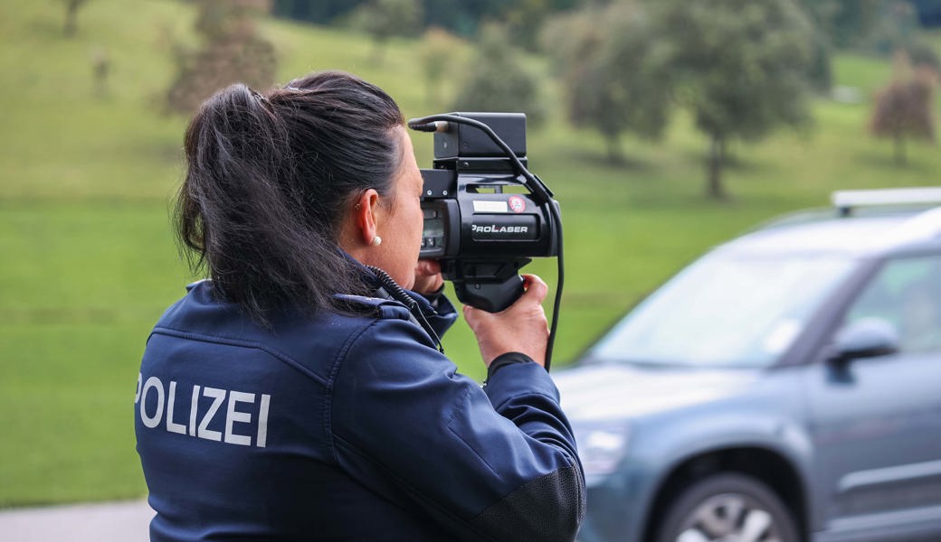 Mit 151 statt 80 km/h unterwegs: Polizei zieht Raser aus dem Verkehr