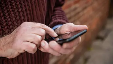 Mit 15 Minderjährigen gechattet: 60-Jähriger muss zwei Jahre hinter Gitter