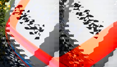 Mann versuchte in Vaduz bei mehreren Autos die Türen zu öffnen und stahl ein Mobiltelefon