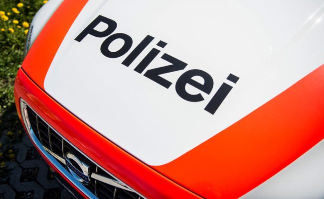 Mann versuchte in Vaduz bei mehreren Autos die Türen zu öffnen und stahl ein Mobiltelefon