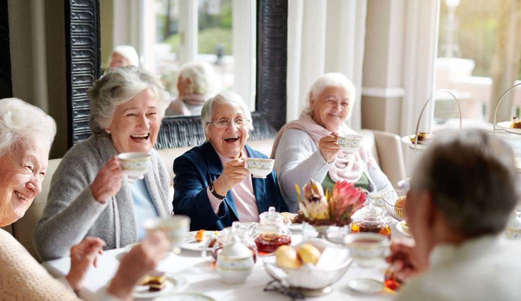 Über 60 Prozent der Befragten würden Nachbarschaftshilfe leisten, zum Beispiel in dem sie andere zum Essen einladen oder Zeit für Gespräche anbieten.  