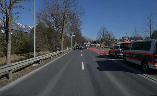 Vortritt missachtet: Personenwagen kollidiert mit Mountainbikerin