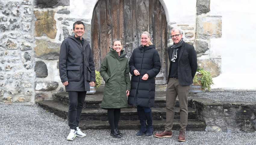  Von rechts: Thomas Gnägi (Leiter Schloss), Mirella Weingarten (Schlossmediale), Babette Karner (Kommunikation), Antonio Romero (neuer Leiter Werdenberg Tourismus).