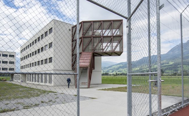 Häftling aus Strafanstalt Saxerriet geflüchtet - Fahndung läuft noch