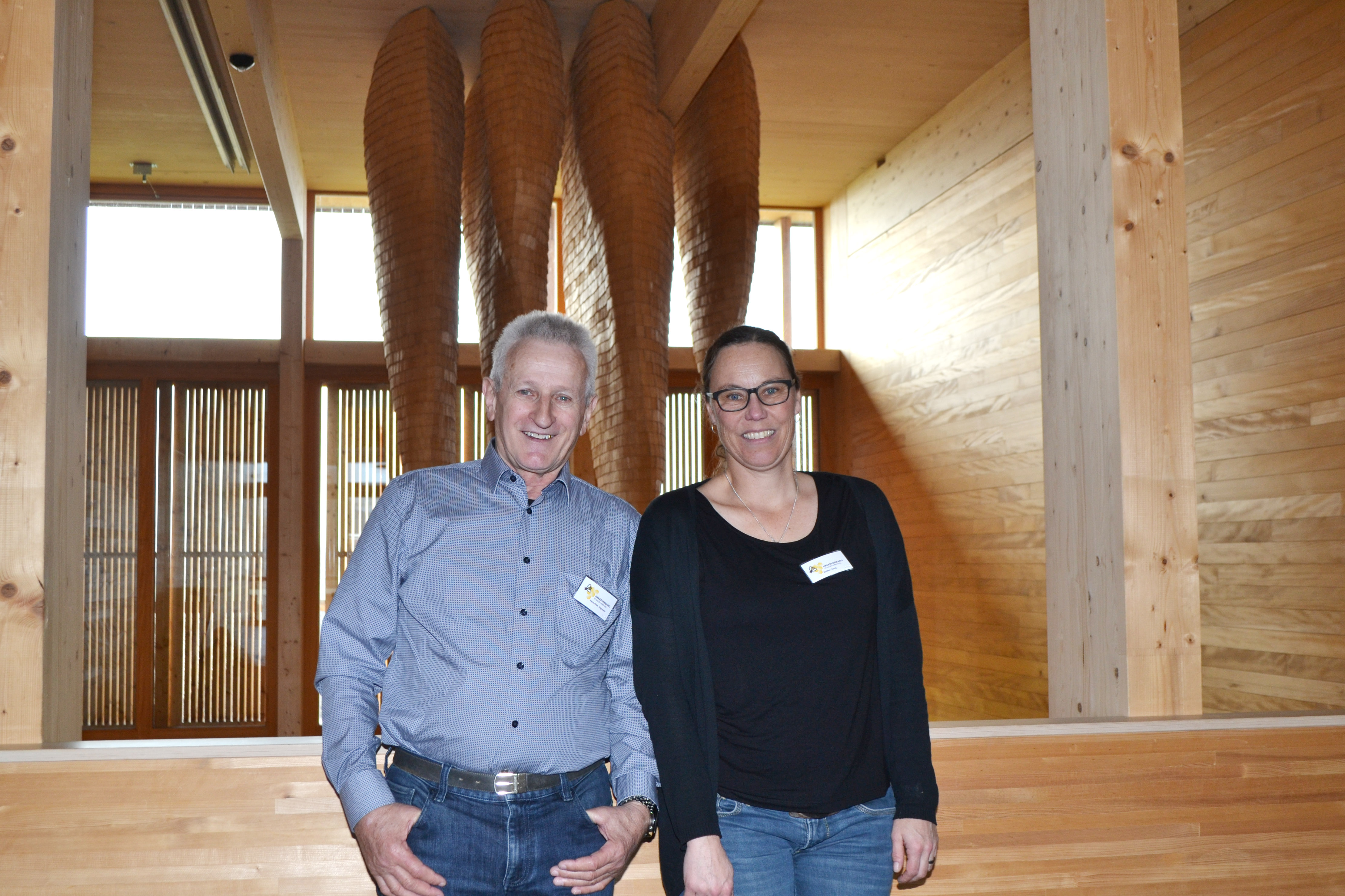 Imkerinnen und Imker freuen sich an gesunden Bienenvölkern