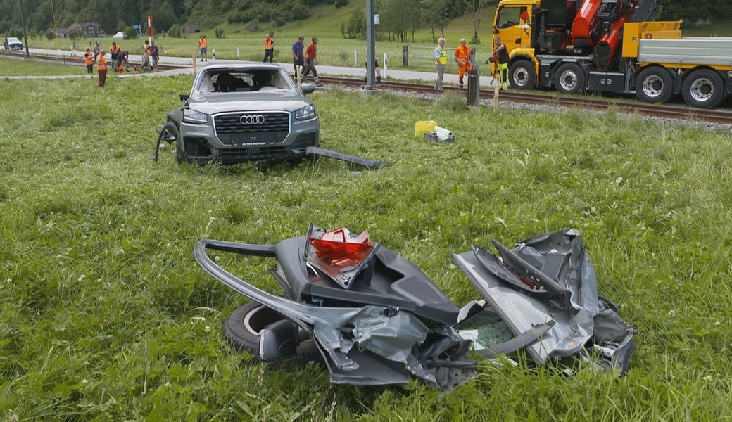 Der 22-jährige Fahrer wurde schwer verletzt. 