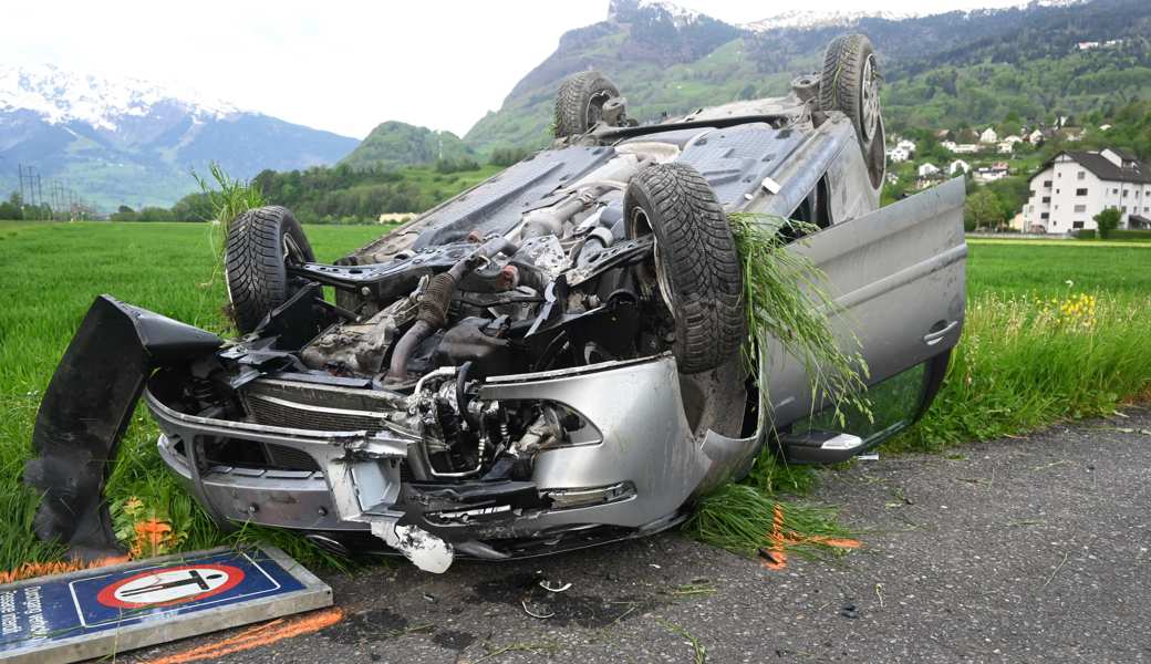 Auto überschlagen: Fahrer entfernte sich von Unfallstelle