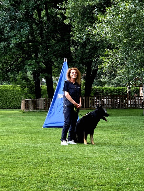 Bester Schutzdienst: Manuela Ceccon mit Einstein. Bester Schutzdienst: Manuela Ceccon mit Einstein.