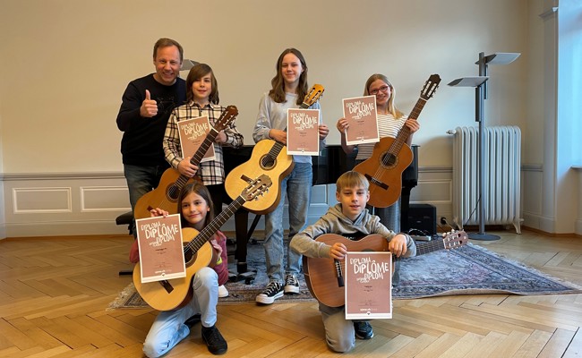 Gitarrenschüler überzeugten mit ihren Solo-Stücken