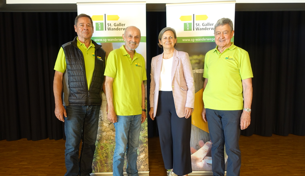 Von links: Hanspeter Wiprächtiger (neu Ressort Material und Projekte), Adrian Scherrer (ehem. Ressort Material und Projekte), Monika Scherrer (neu Vizepräsidentin und Finanzchefin), und Willi Haag (ehem. Vizepräsident und Finanzchef).