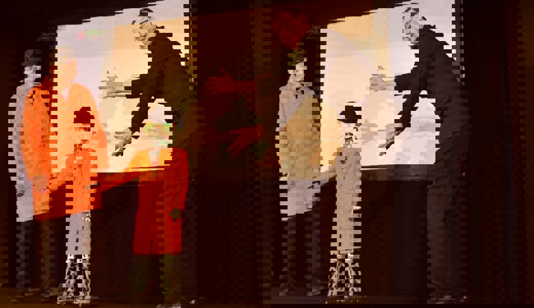  Das Duo Lapsus steht, zusammen mit dem Roboter, eigentlich als Trio auf der Bühne. Bilder: Heidy Beyeler