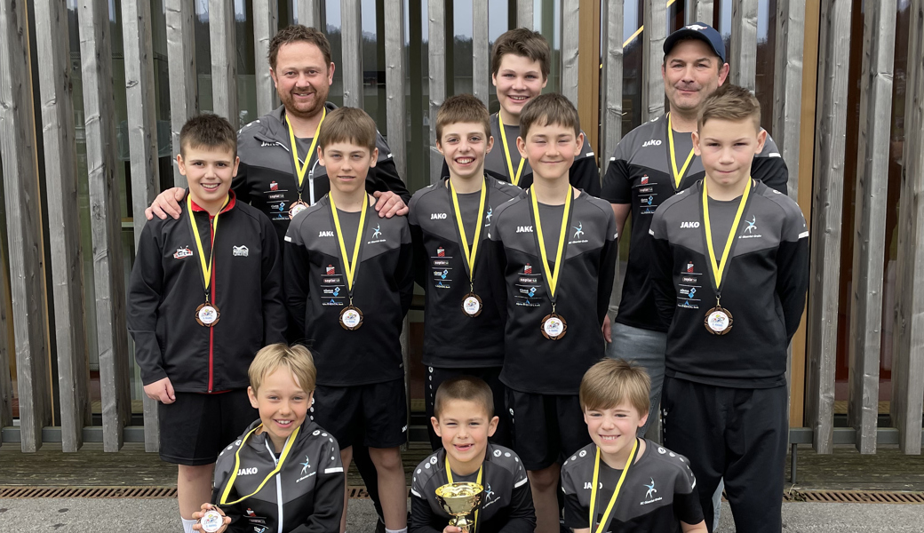 Für Platz drei in der Rheintalliga gab es für die jungen Ringer des RC Oberriet-Grabs Medaillen und einen Pokal.