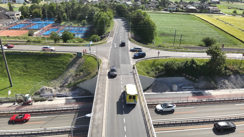 Beim Einbiegen in die Rheinaustrasse kam es zur Kollision.