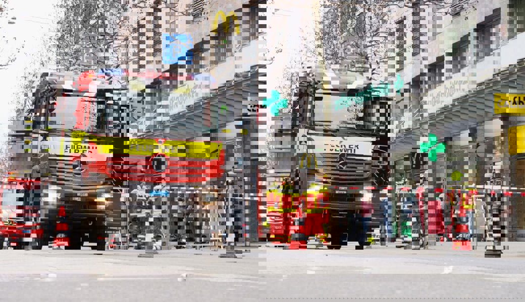  Die Brandmeldeanlage im Geschäft löste automatisch aus. Darauf machten sich die Einsatzkräfte auf den Weg.