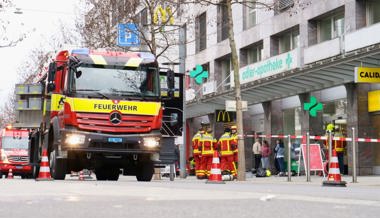 Bahnhofstrasse wegen Feuerwehreinsatz für eine halbe Stunde gesperrt