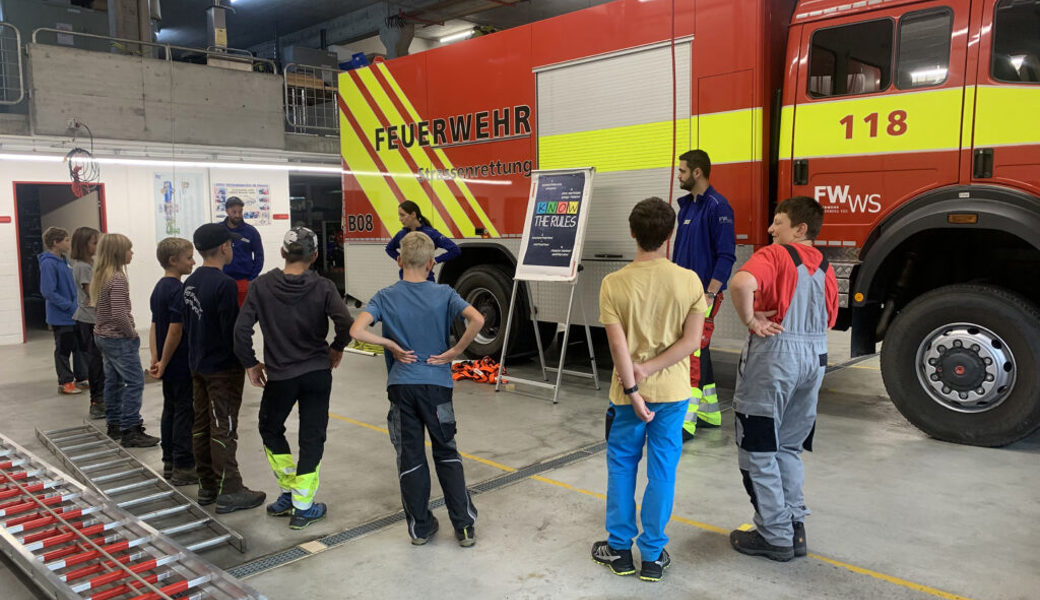  Beim Feuerwehrdepot in Buchs fand zum ersten Mal eine Übung der Jugendfeuerwehr Werdenberg statt. 