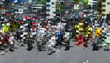 Hingucker: Ein Meer aus italienischen Kultrollern eroberte die Bahnhofstrasse