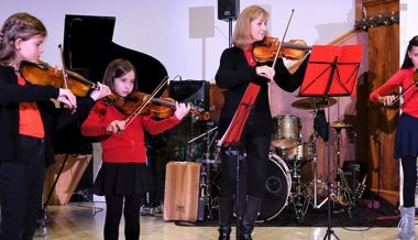 Überraschende Vielfalt an Musikstilen beim Weihnachtskonzert der Musikschule
