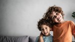 Warum jüngere Geschwister weniger verdienen – Studie liefert Antwort